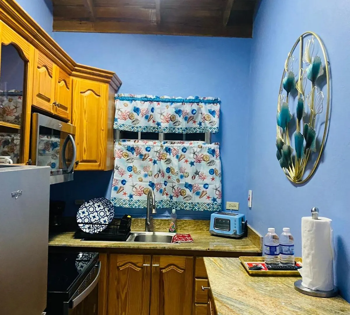 Daire Montego Bay, Ironshore Luxury Studio Blue Room